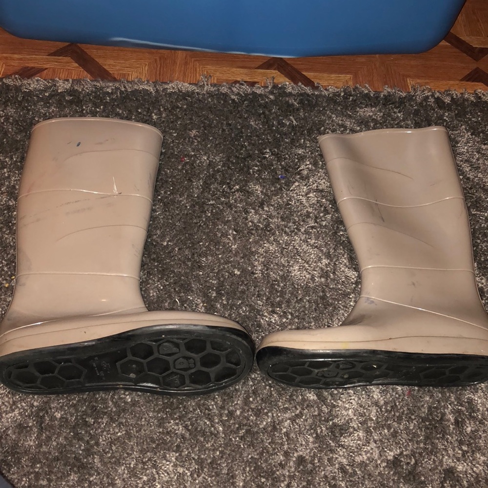 Dav gray rain boots